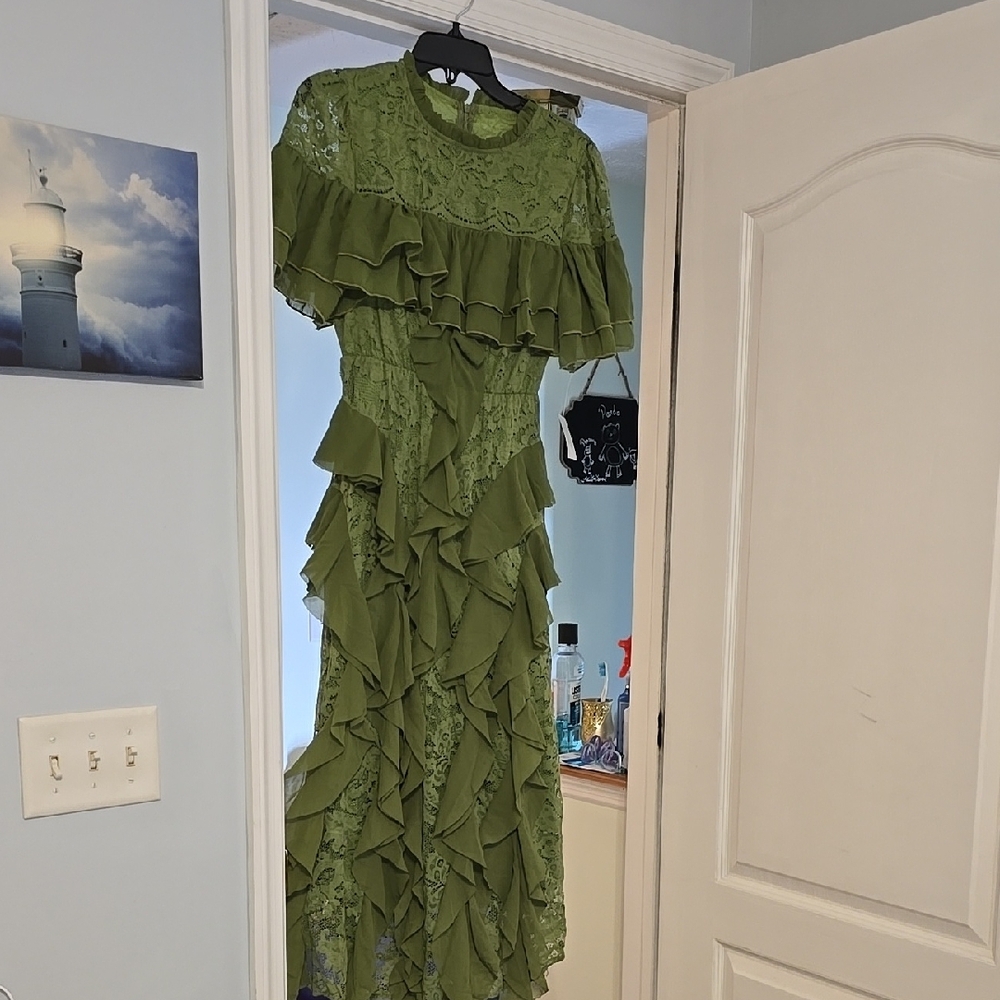 Elegant Green Lace Ruffle Dress